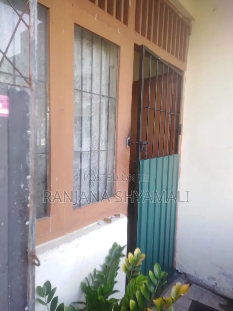 1bdrm Block of Flats in Borella for sale