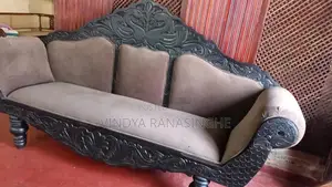 Kaluwara (Ebony) Kawichchiya