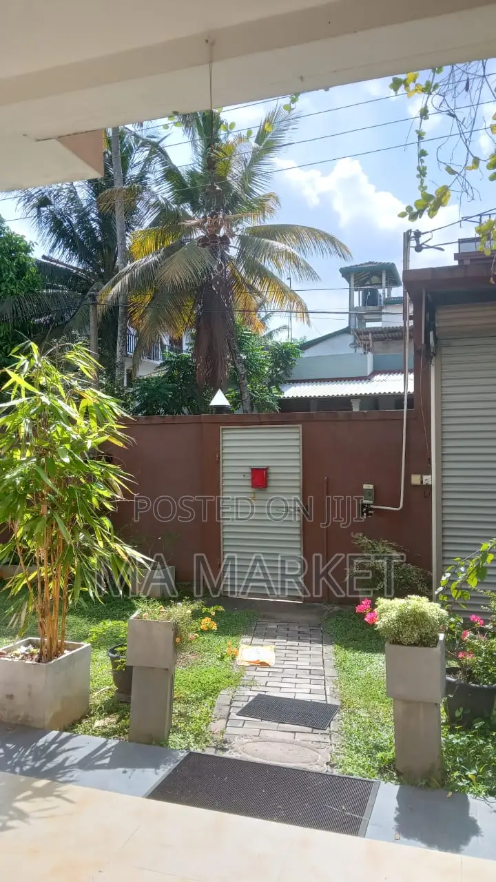 3bdrm House in 3 Bedrooms Ground, Kottawa for rent