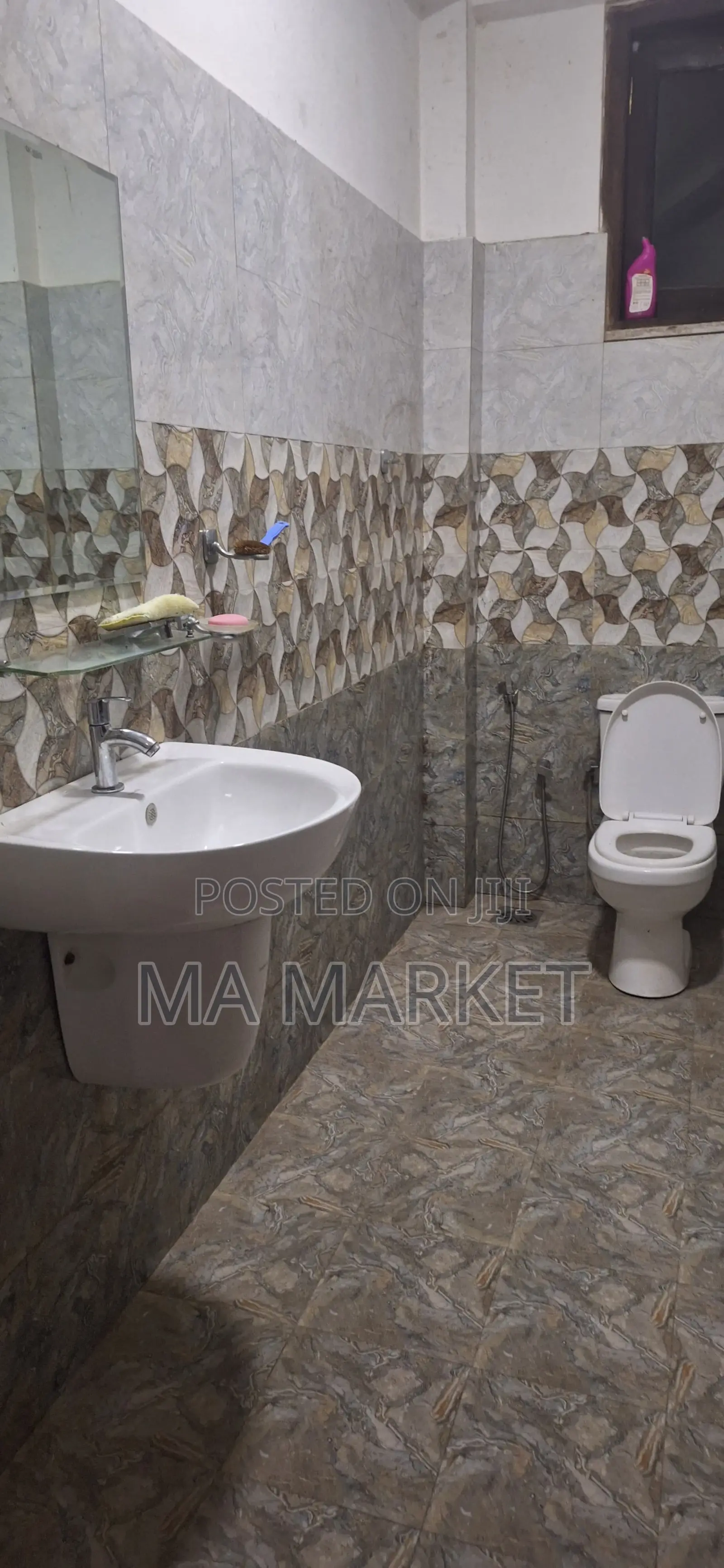 3bdrm House in 3 Bedrooms Ground, Kottawa for rent
