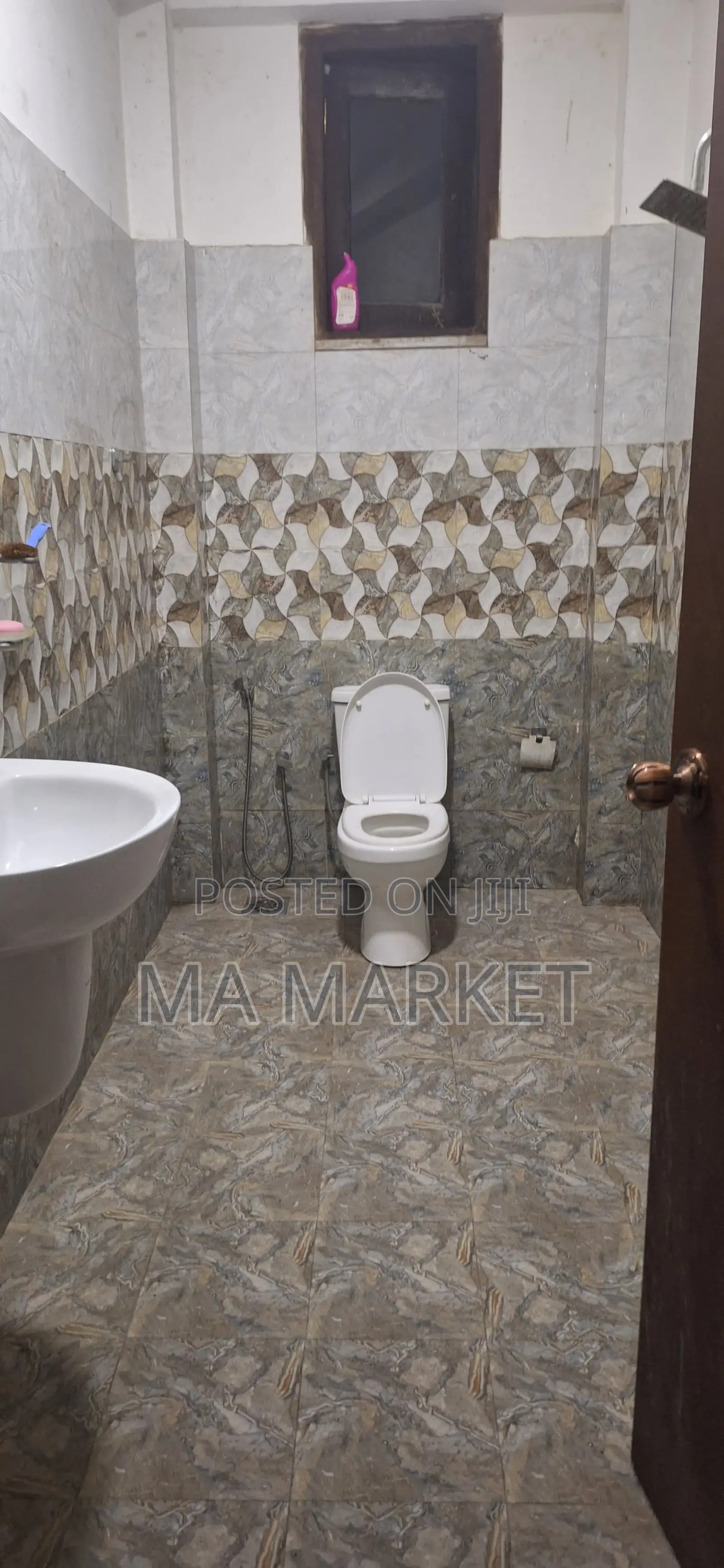 3bdrm House in 3 Bedrooms Ground, Kottawa for rent