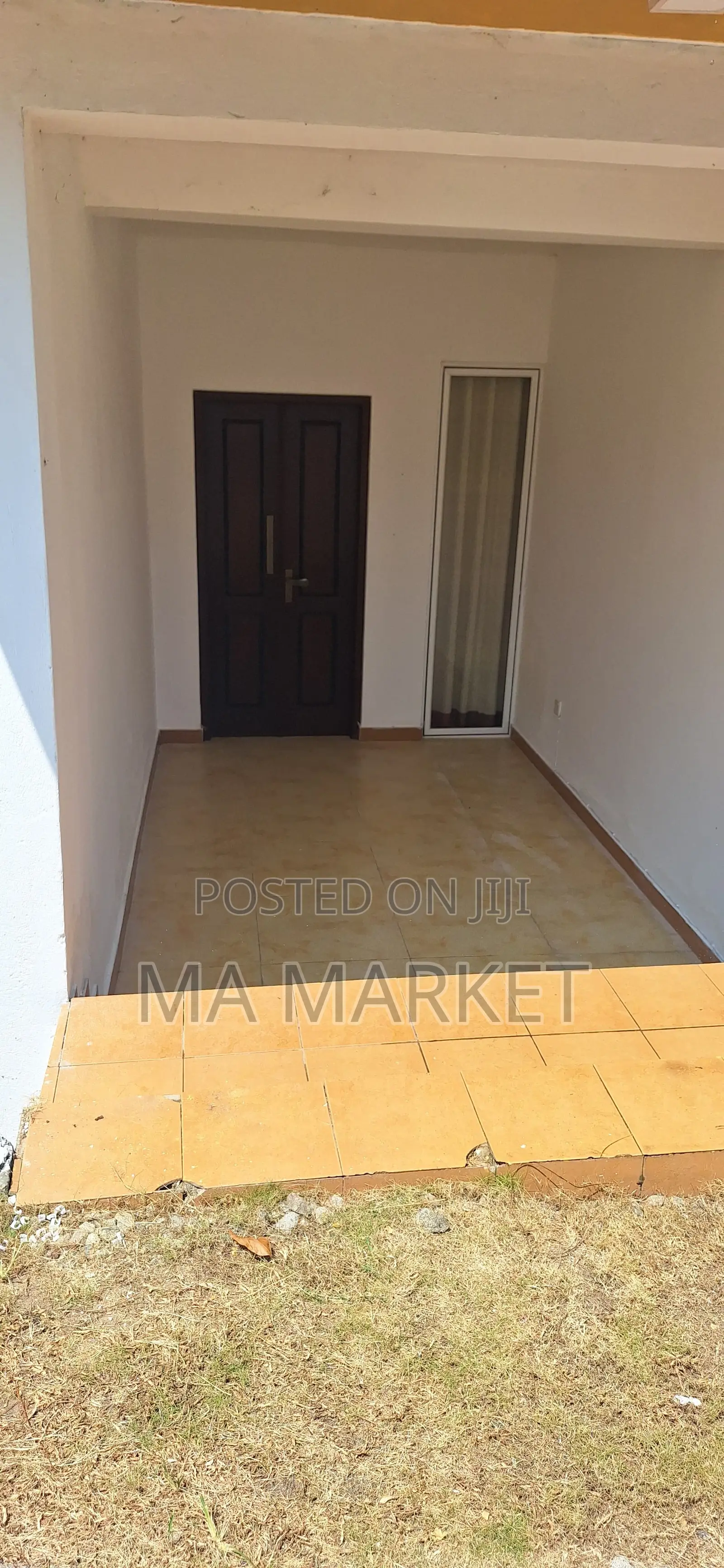 3bdrm House in 3 Bedrooms Ground, Kottawa for rent
