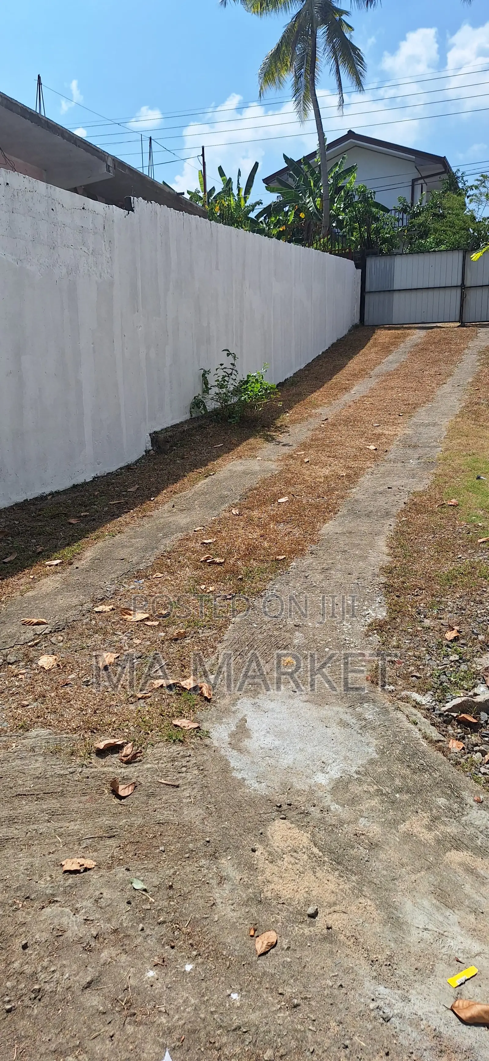 3bdrm House in 3 Bedrooms Ground, Kottawa for rent