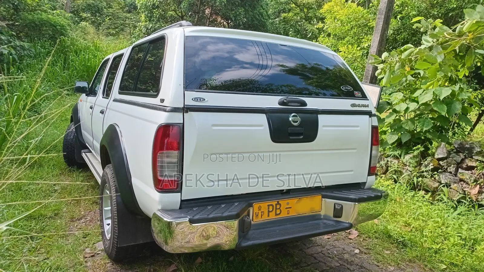 Nissan DoubleCab 2010 White