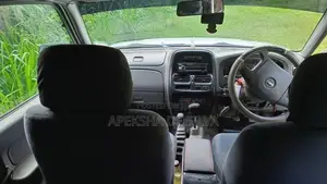 Nissan DoubleCab 2010 White