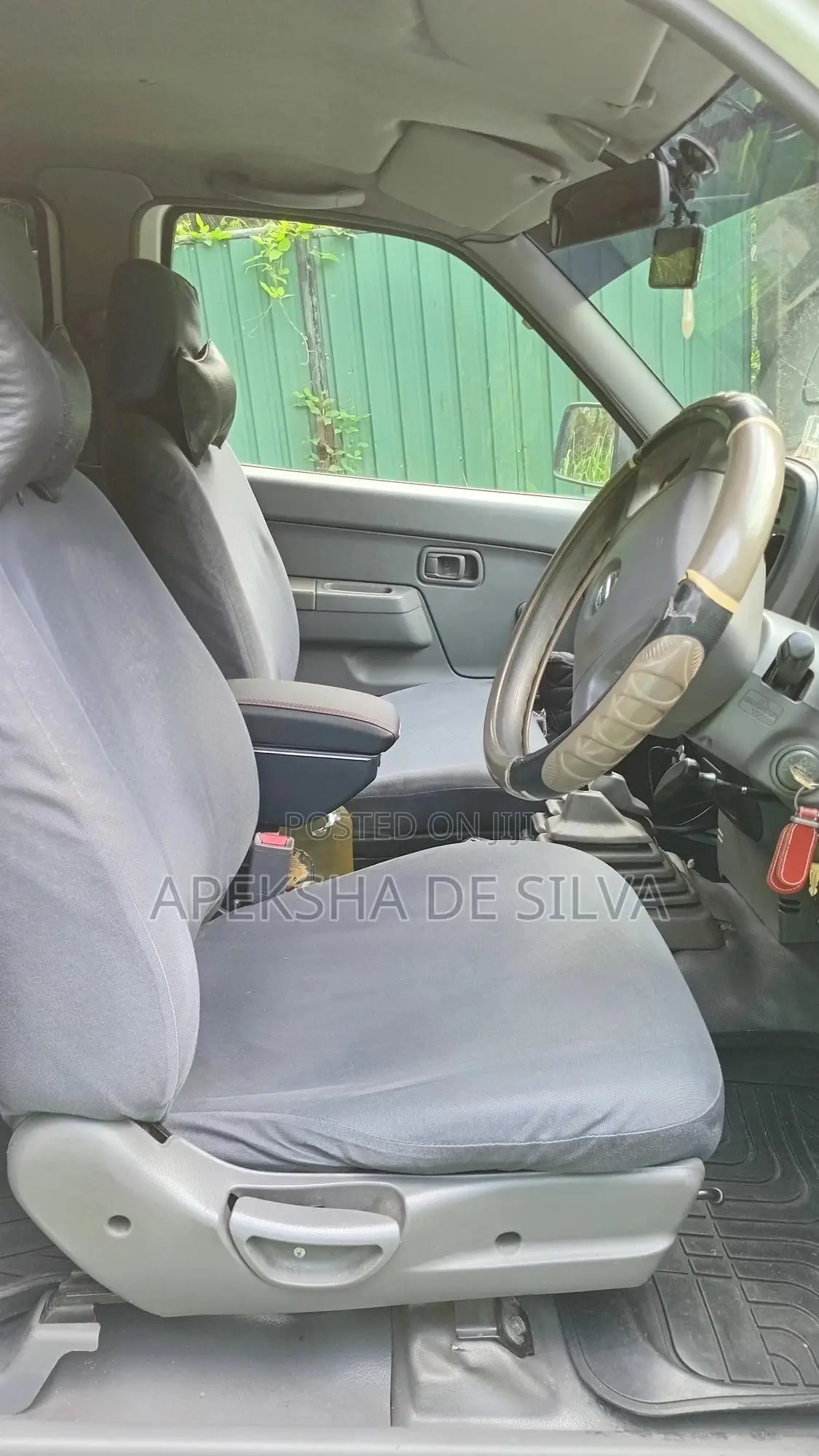 Nissan DoubleCab 2010 White