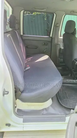 Nissan DoubleCab 2010 White