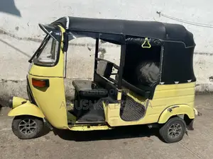 Photo - Bajaj 2006 Yellow