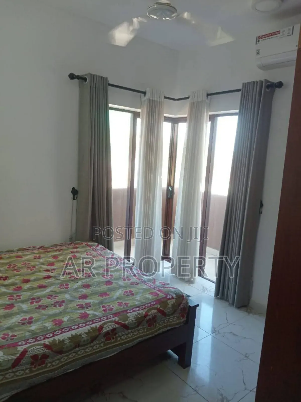 Furnished 3bdrm Apartment in Abdul Rahuman, Wellawatte for rent