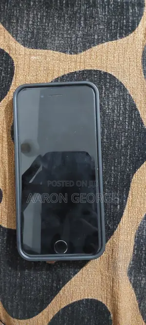 Photo - Apple iPhone 7 32 GB Black
