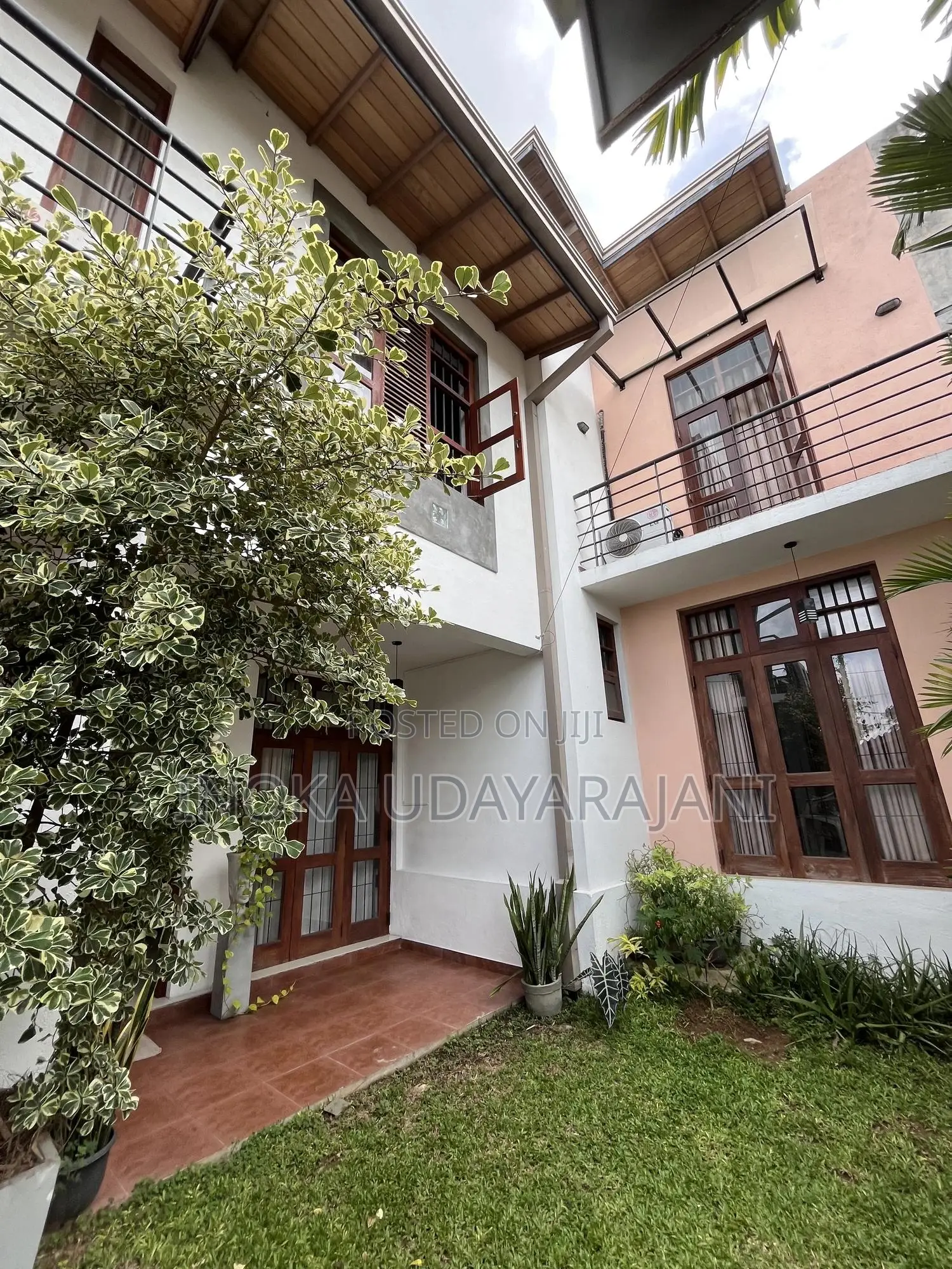 Furnished 4bdrm House in Western, Thalawathugoda for sale