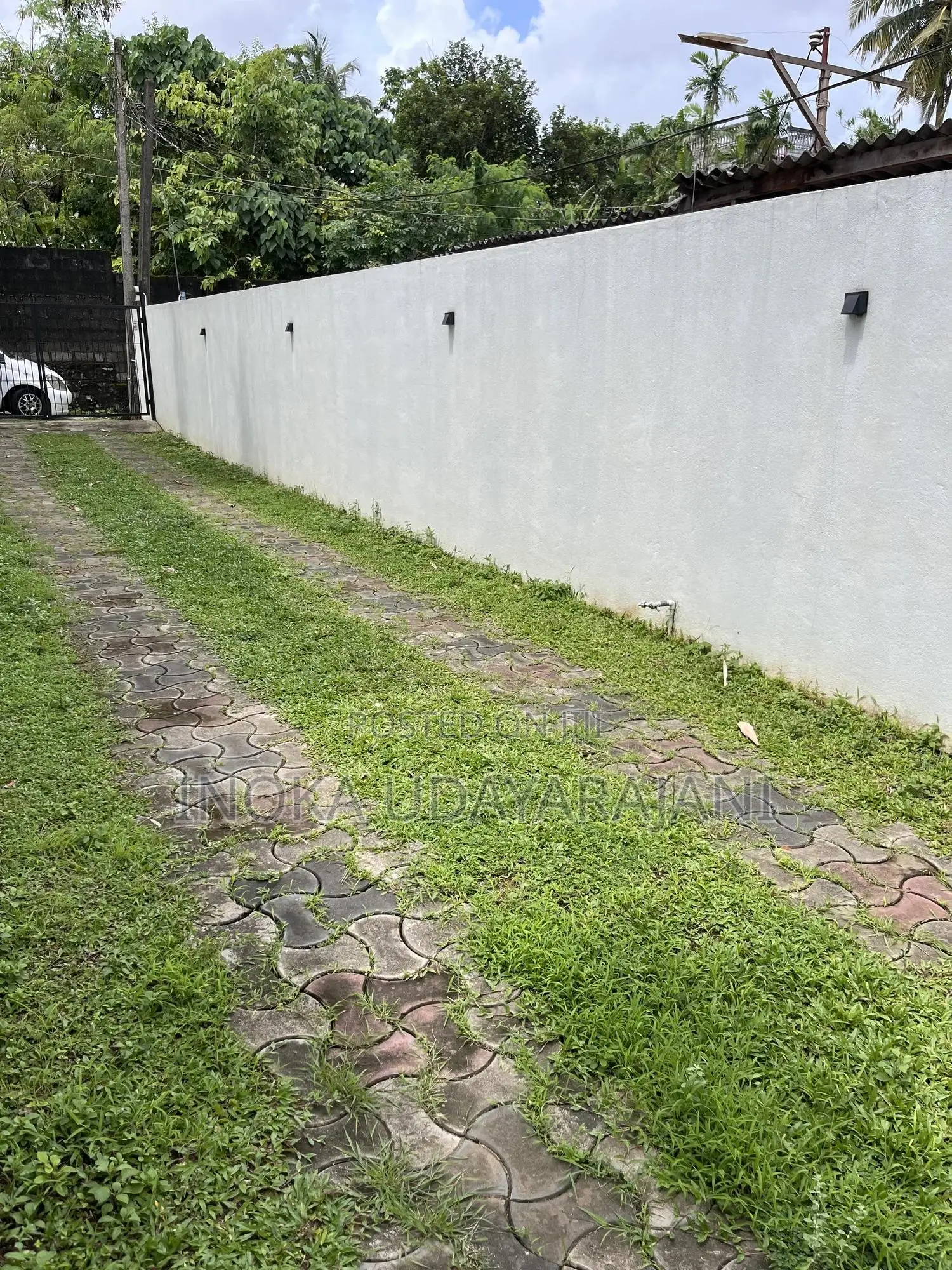 Furnished 4bdrm House in Western, Thalawathugoda for sale