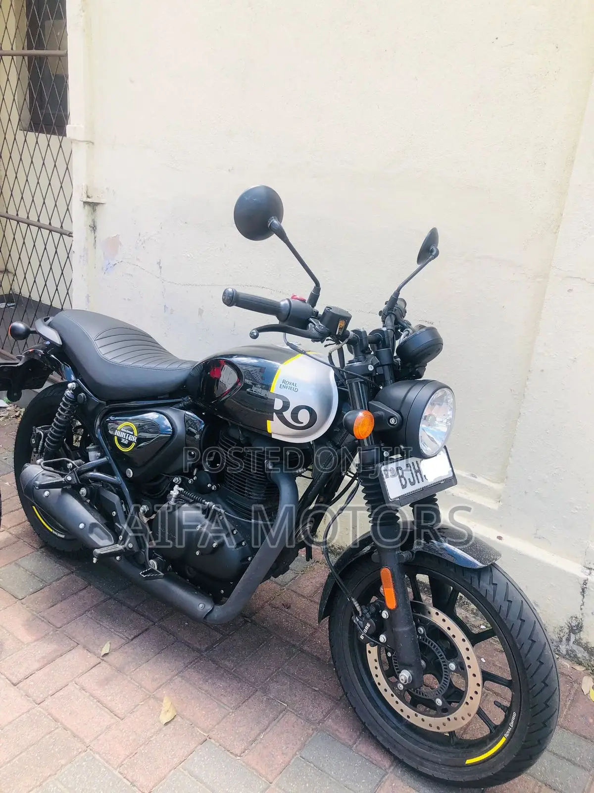 Royal Motorcycle 2024 Black