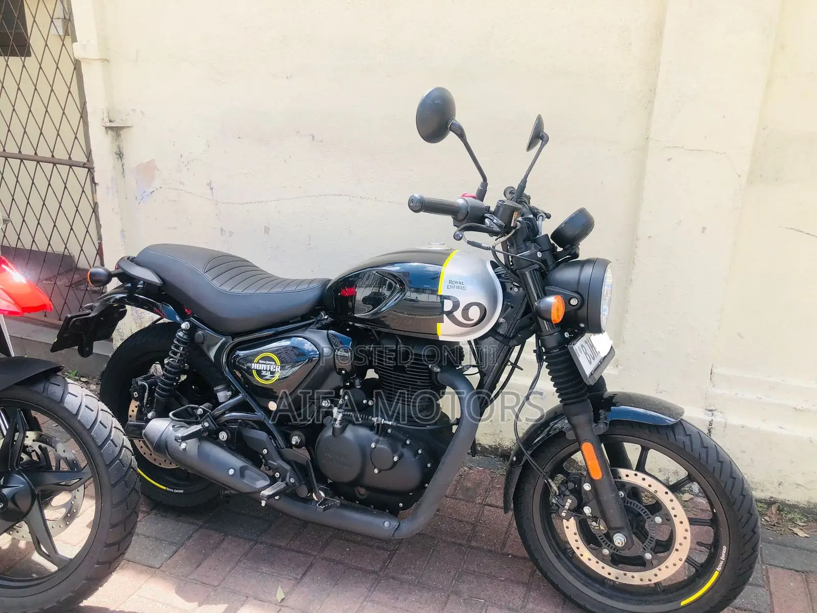 Royal Motorcycle 2024 Black