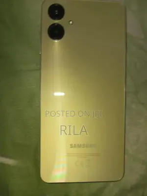 Photo - Samsung Galaxy A06 128 GB Gold