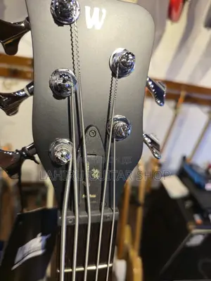 Warwick Team Built Pro Series Corvette - $$ 5 String Bass Gu