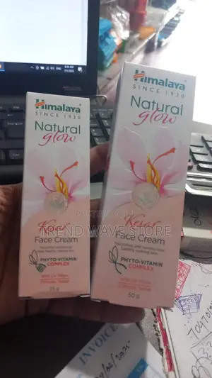 Photo - Himalaya Natural Glow