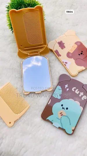 Photo - Pocket Mirror With Comb