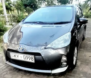 Photo - Toyota Aqua 2012 Gray