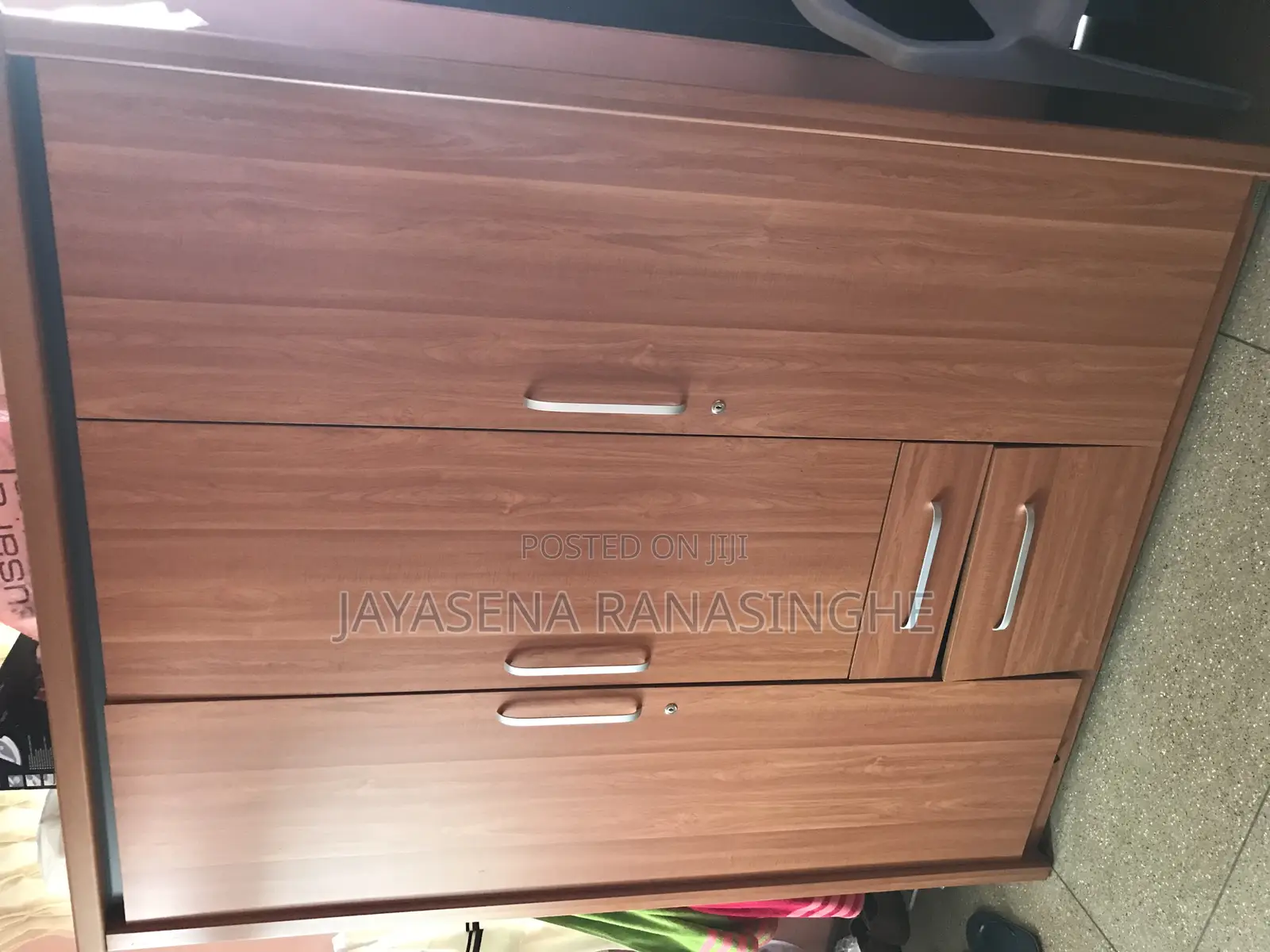 Word Robe Cloths Hanging Almaiera