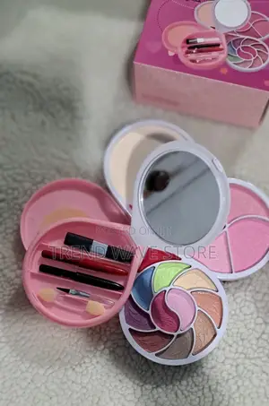 Photo - Makeup Set