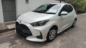 Photo - Toyota Yaris 2024 White