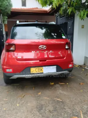 Photo - Hyundai Venue 2019 Red