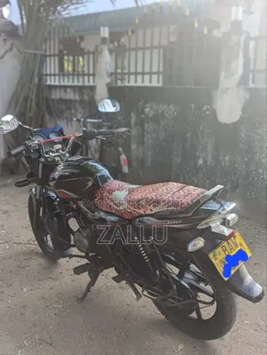 Photo - Bajaj Discover 100 2014 Black