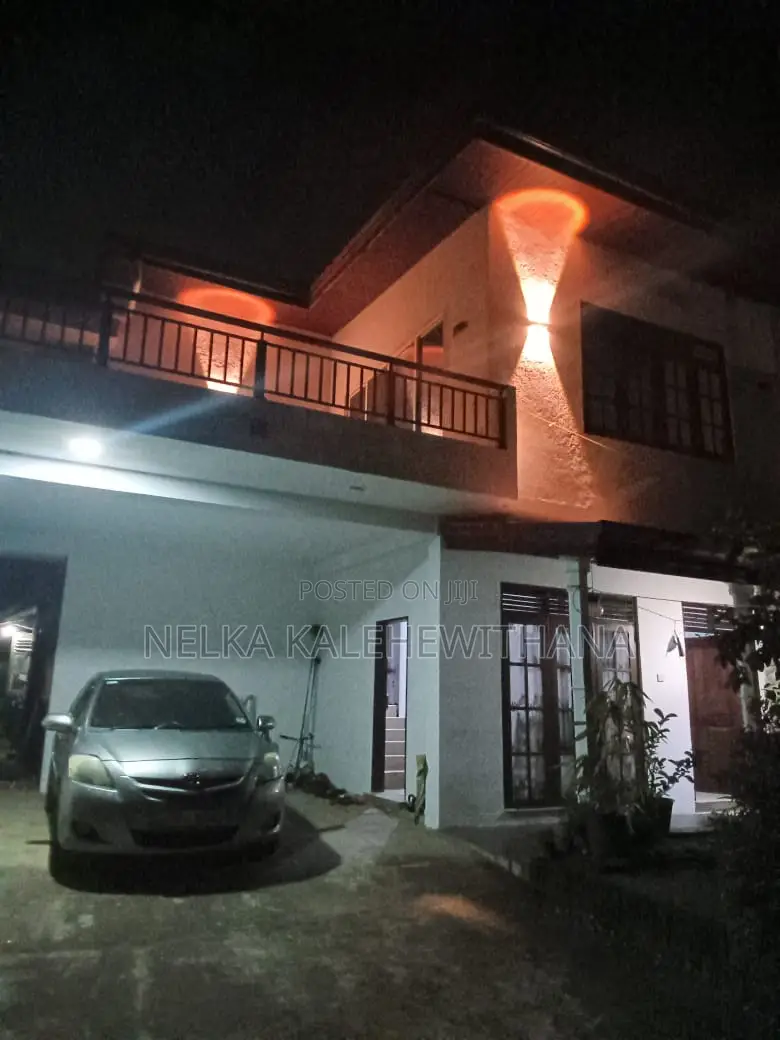 5bdrm House in Kekirideniya Road, Kaduwela for sale