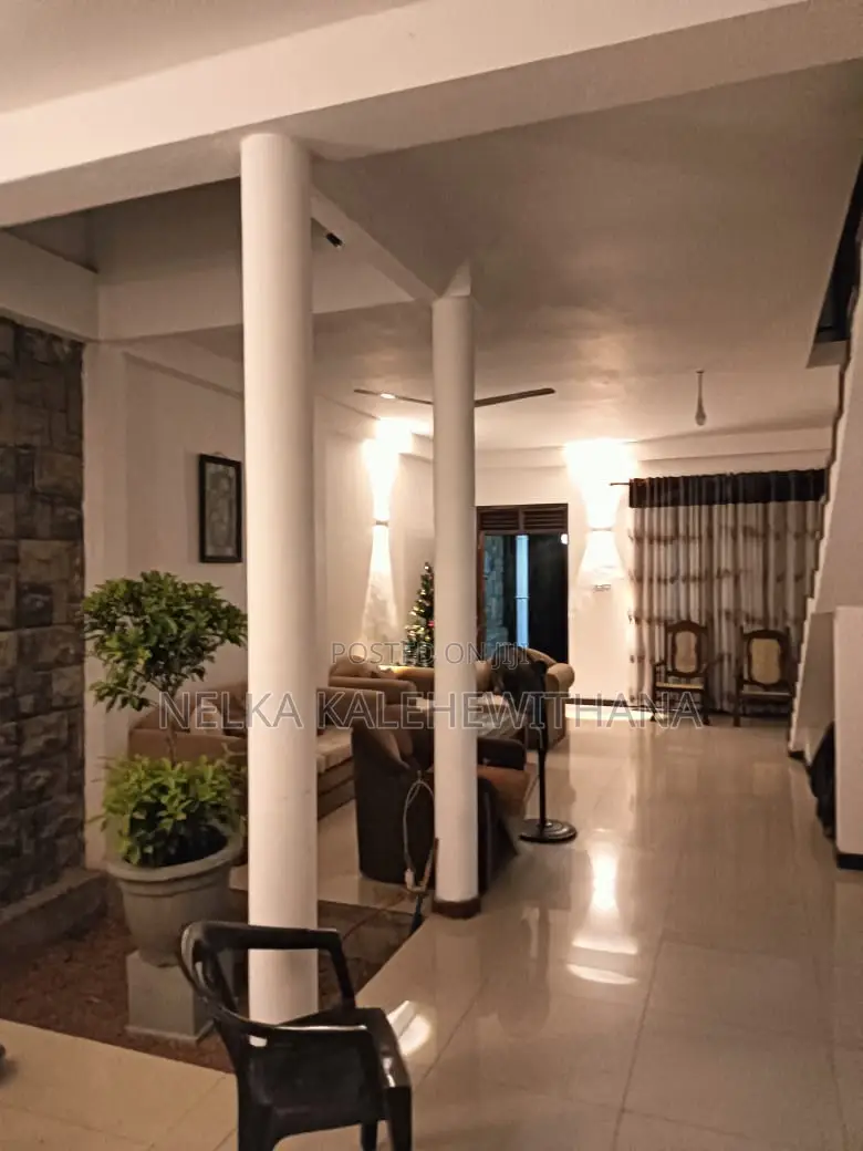5bdrm House in Kekirideniya Road, Kaduwela for sale