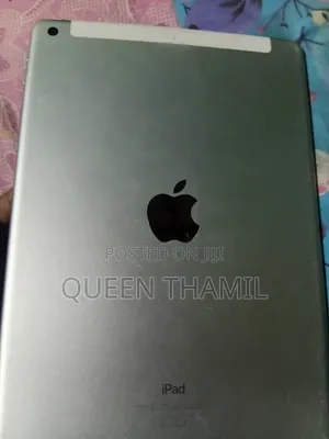 Photo - Apple iPad 9.7 32 GB Gray