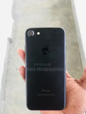 Photo - Apple iPhone 7 128 GB Black