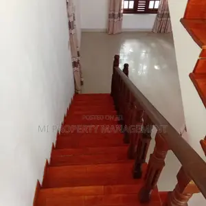 6bdrm Duplex in M I Properties, Kalubowila for sale