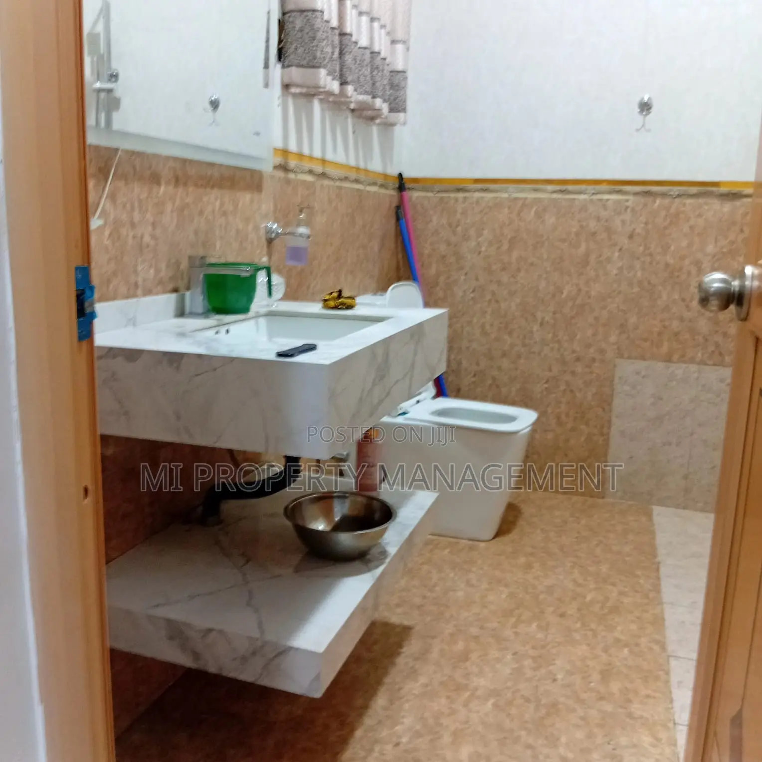 6bdrm Duplex in M I Properties, Kalubowila for sale