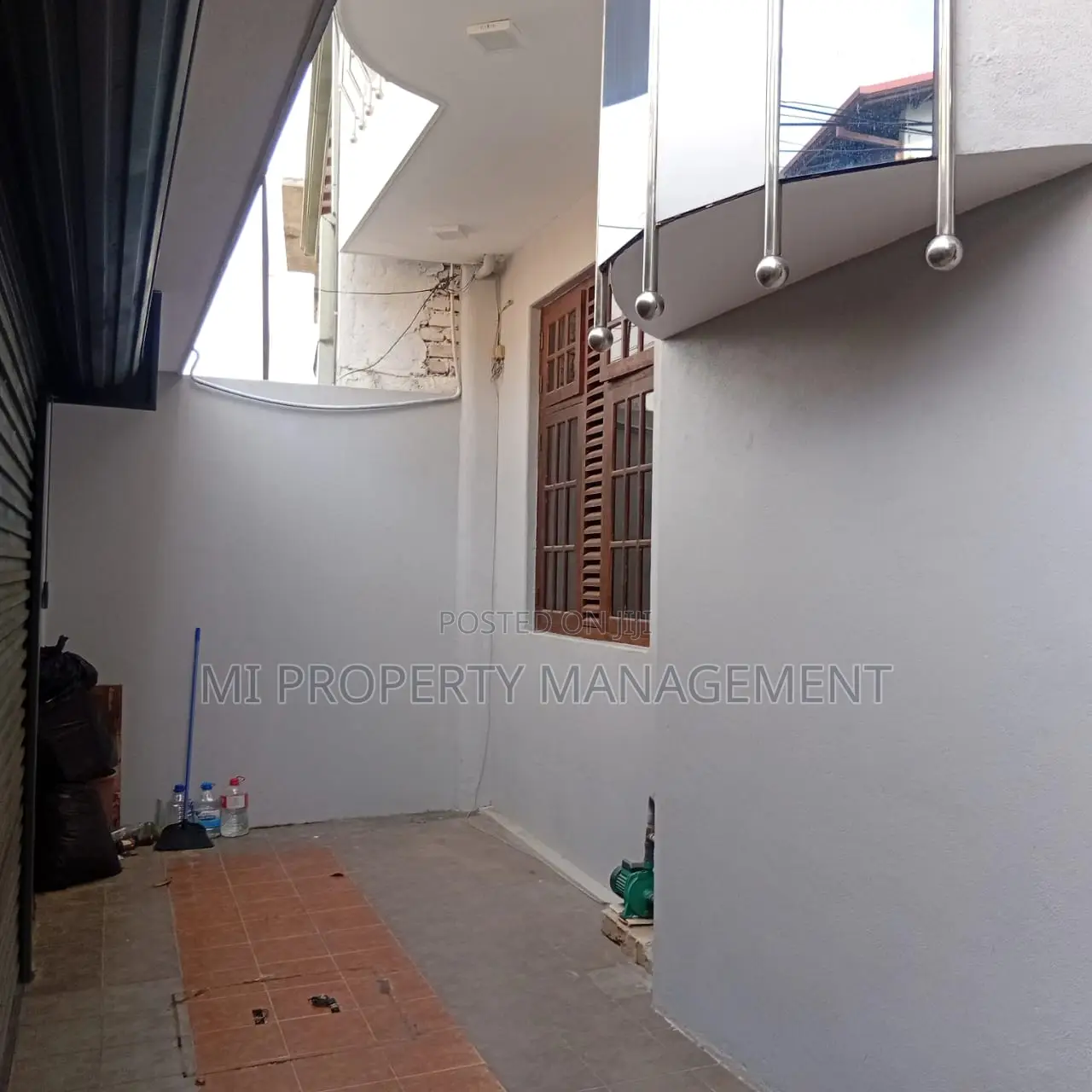 6bdrm Duplex in M I Properties, Kalubowila for sale