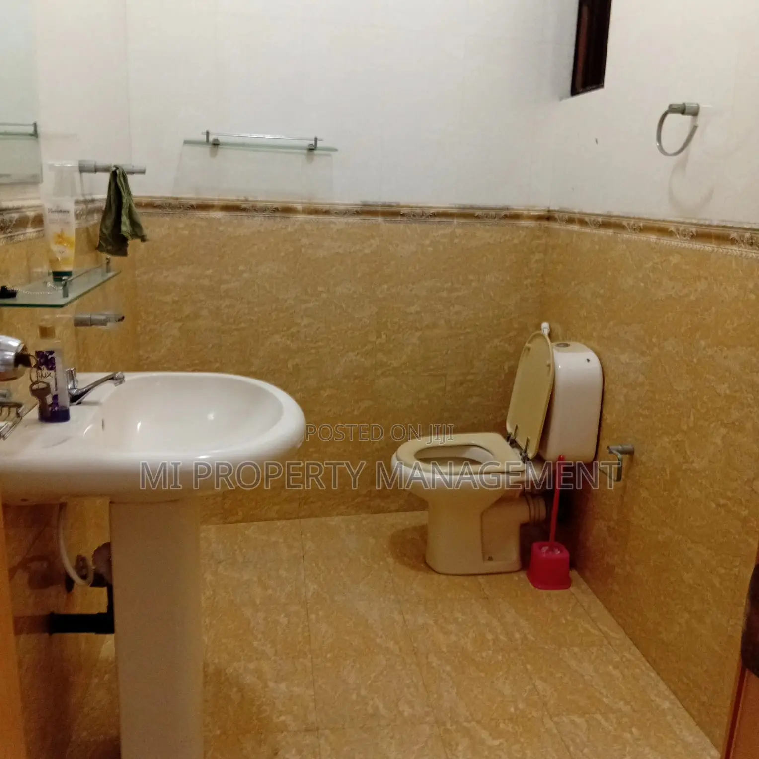 6bdrm Duplex in M I Properties, Kalubowila for sale