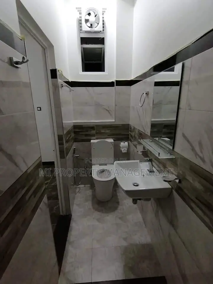 5bdrm Duplex in M I Properties, Kirulapana for sale