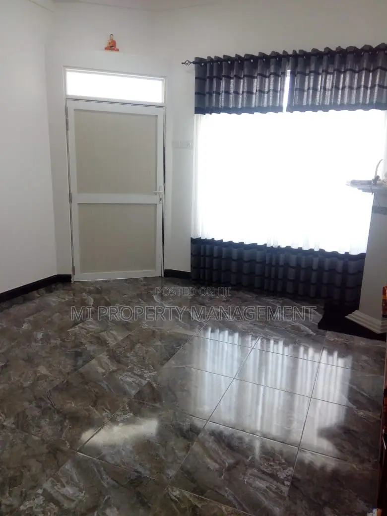 5bdrm Duplex in M I Properties, Kirulapana for sale