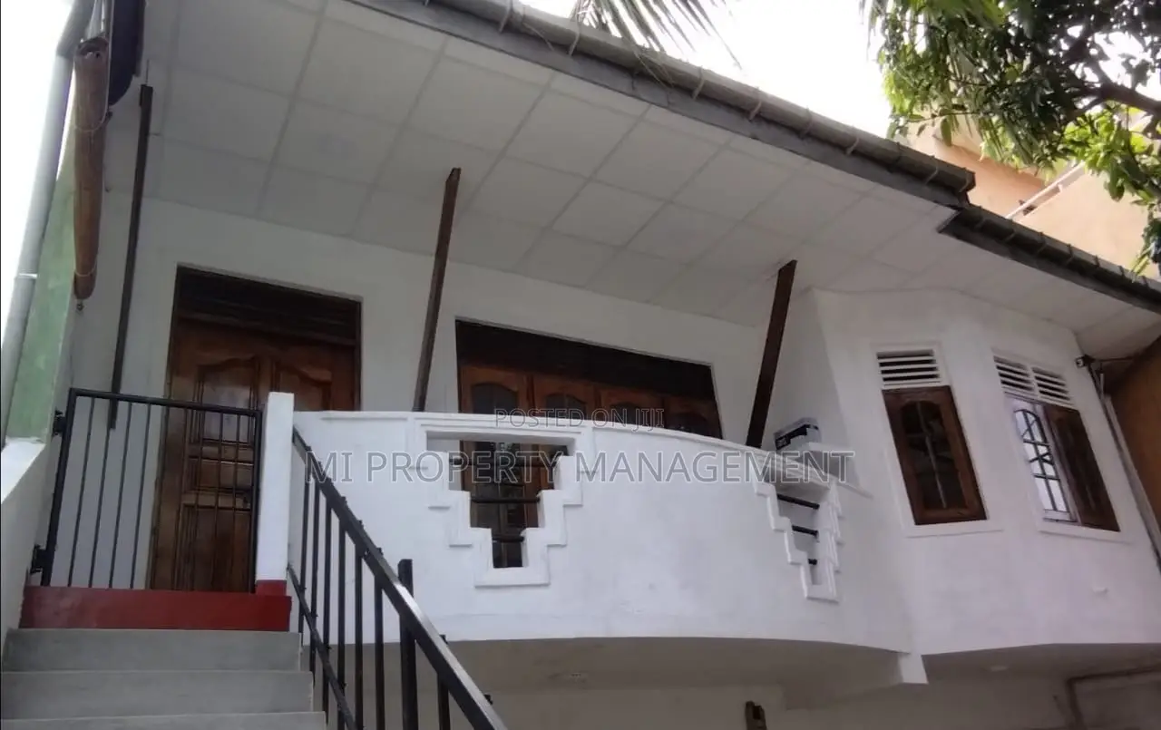 5bdrm Duplex in M I Properties, Kirulapana for sale