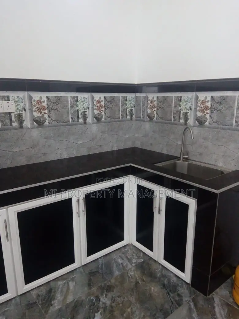 5bdrm Duplex in M I Properties, Kirulapana for sale