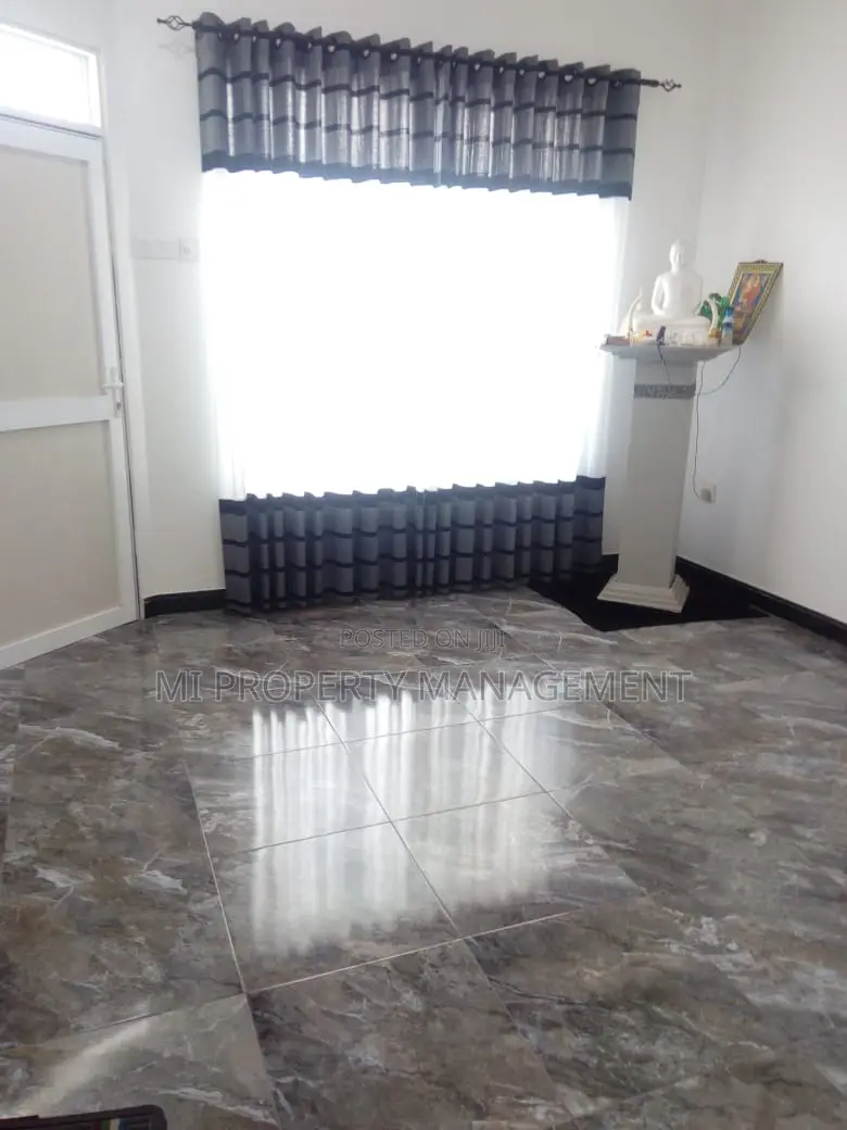 5bdrm Duplex in M I Properties, Kirulapana for sale