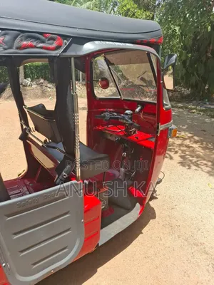 Photo - Bajaj Avenger 2004 Red