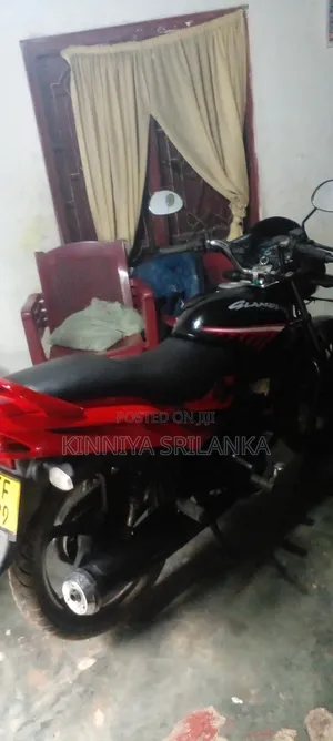 Photo - Hero Glamour 2016 Red