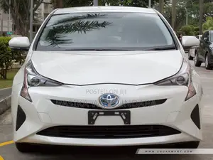 Toyota Prius 4dr Hatchback (1.8L 4cyl gas/electric hybrid CVT) 2016