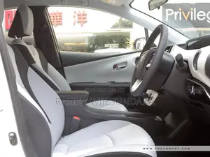 Toyota Prius 4dr Hatchback (1.8L 4cyl gas/electric hybrid CVT) 2016