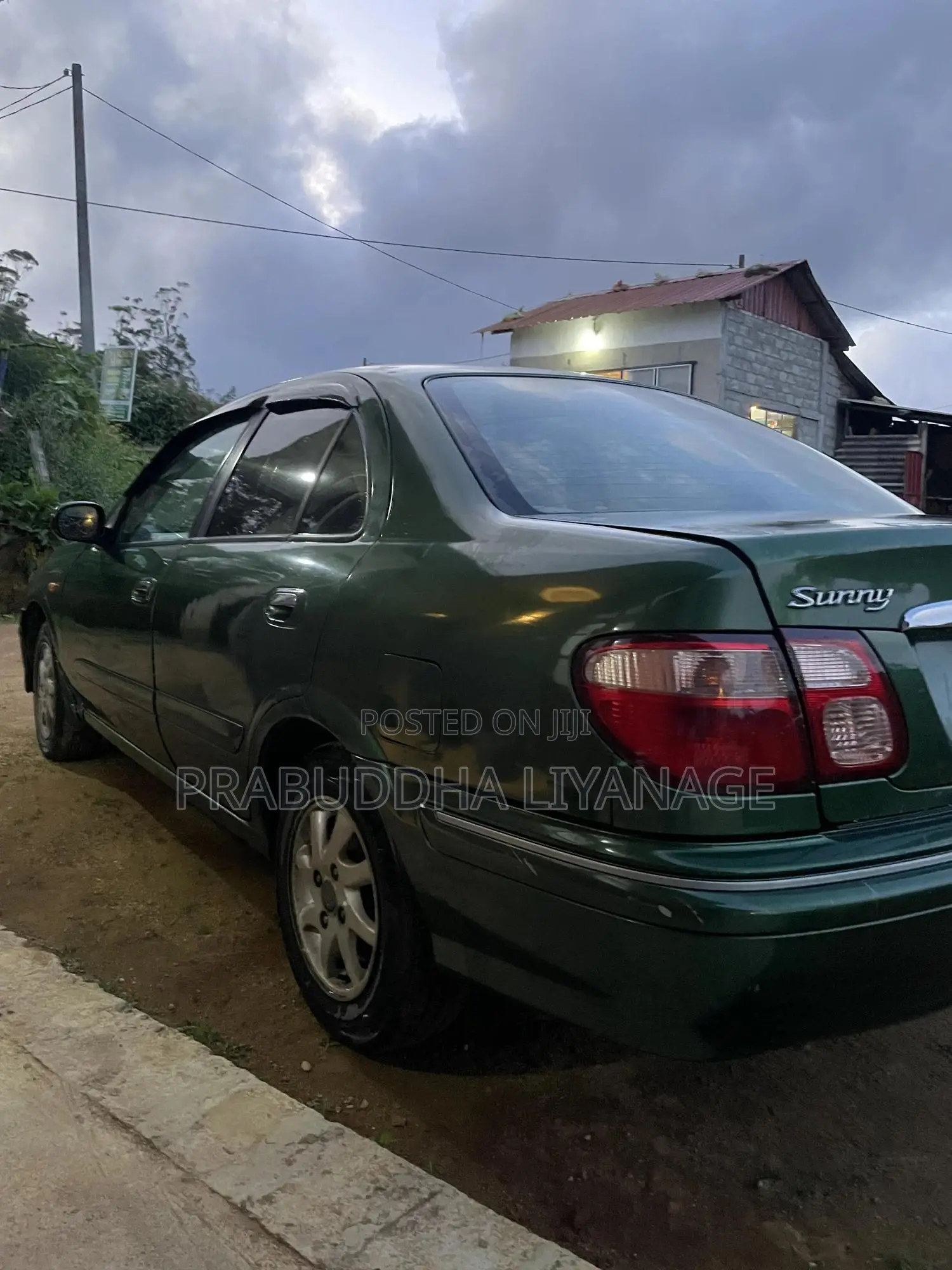 Nissan Sunny 2000 Green