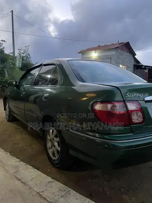 Nissan Sunny 2000 Green