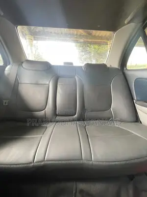 Nissan Sunny 2000 Green