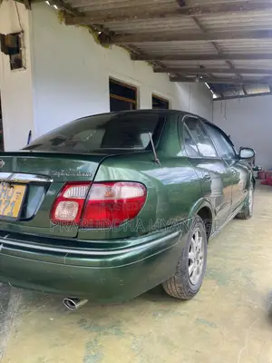 Nissan Sunny 2000 Green