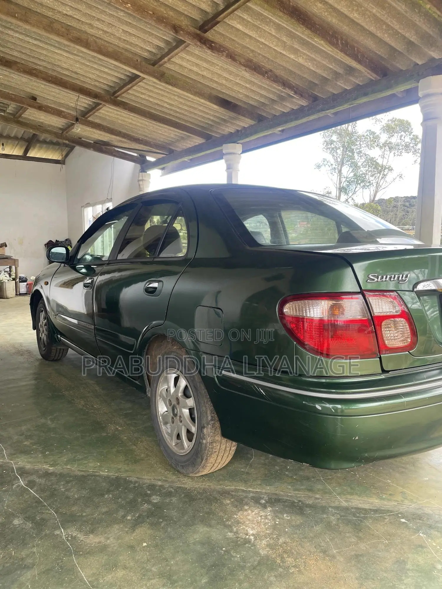 Nissan Sunny 2000 Green